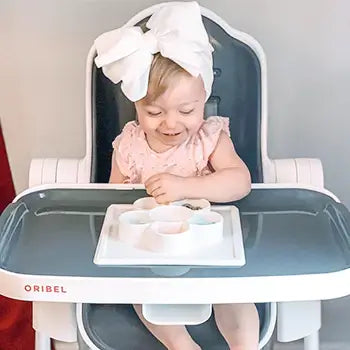 "My favorite thing is how big the high chair tray is! The tray is huge as you can see so it leaves Georgia Kate plenty of room to eat any meal, play with toys while I cook dinner!"